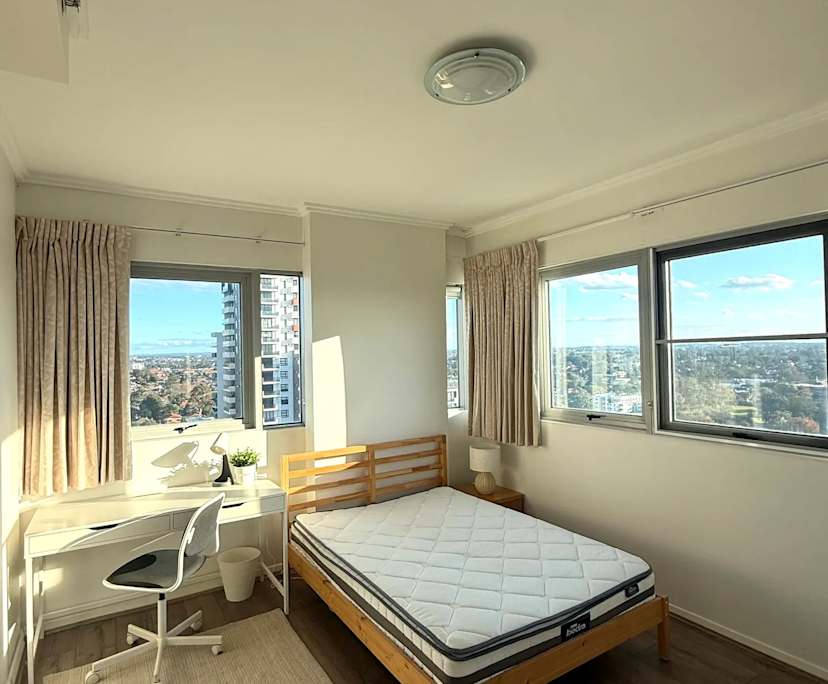 Furnished room in a flatshare