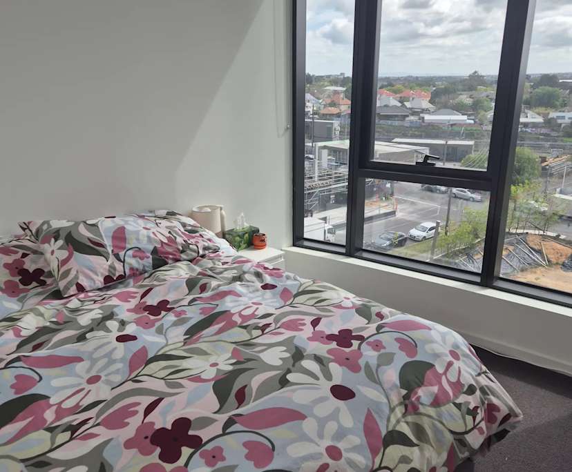 Furnished room with ensuite in a flatshare