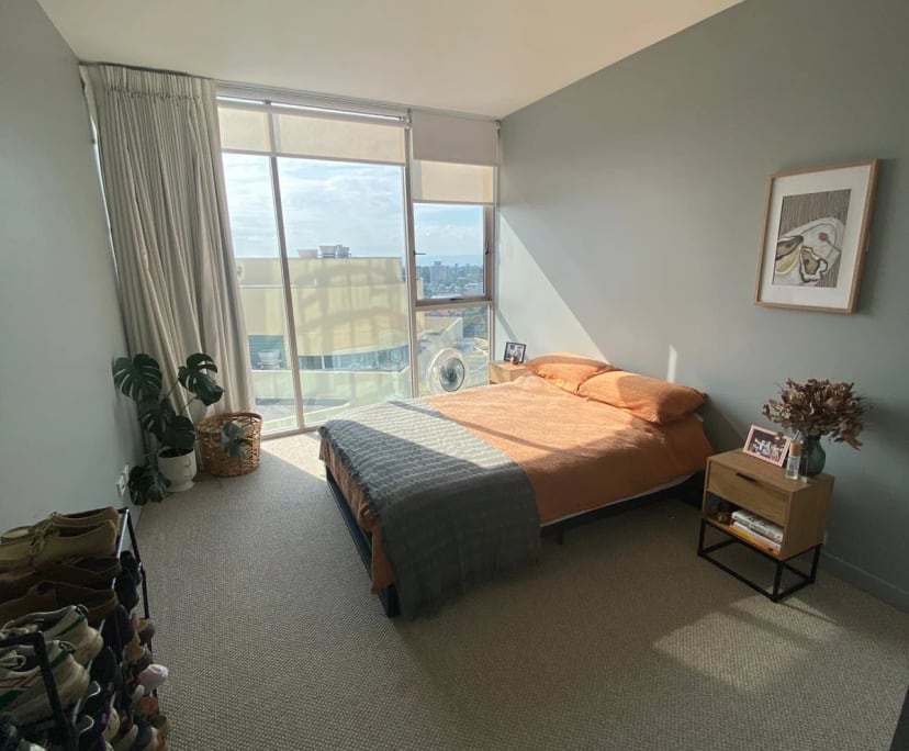 Unfurnished room with ensuite in a flatshare