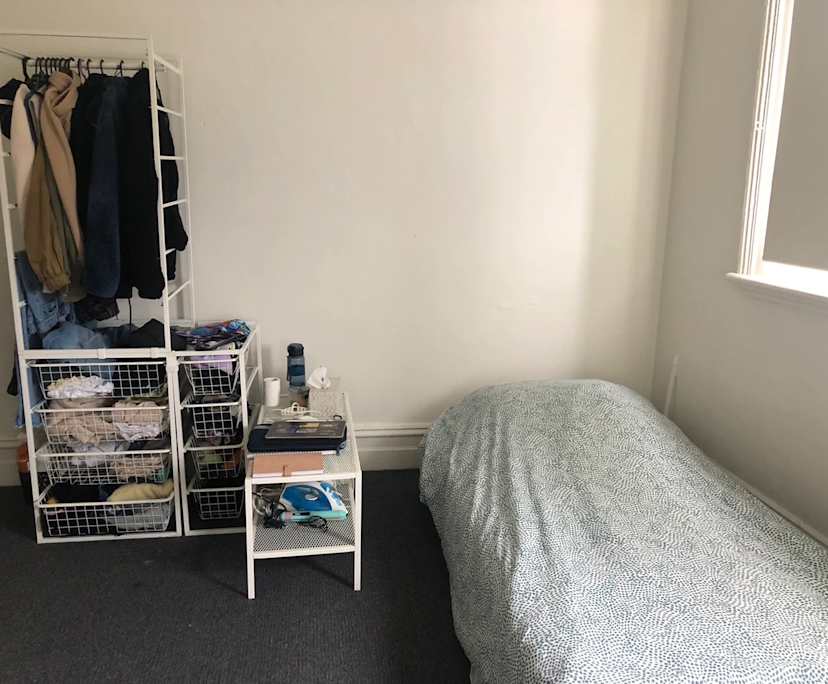 Furnished room in a flatshare