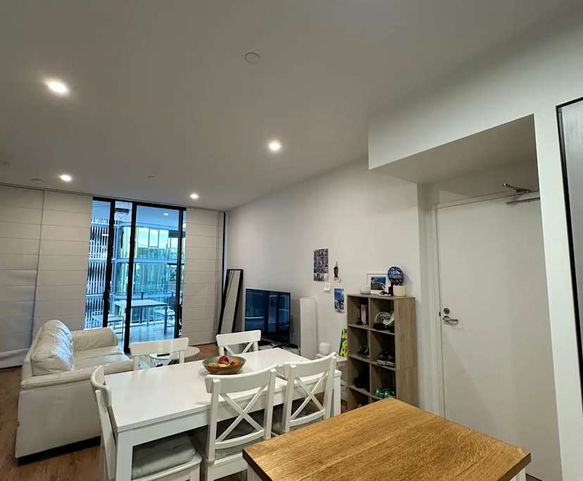 Furnished room with ensuite in a flatshare