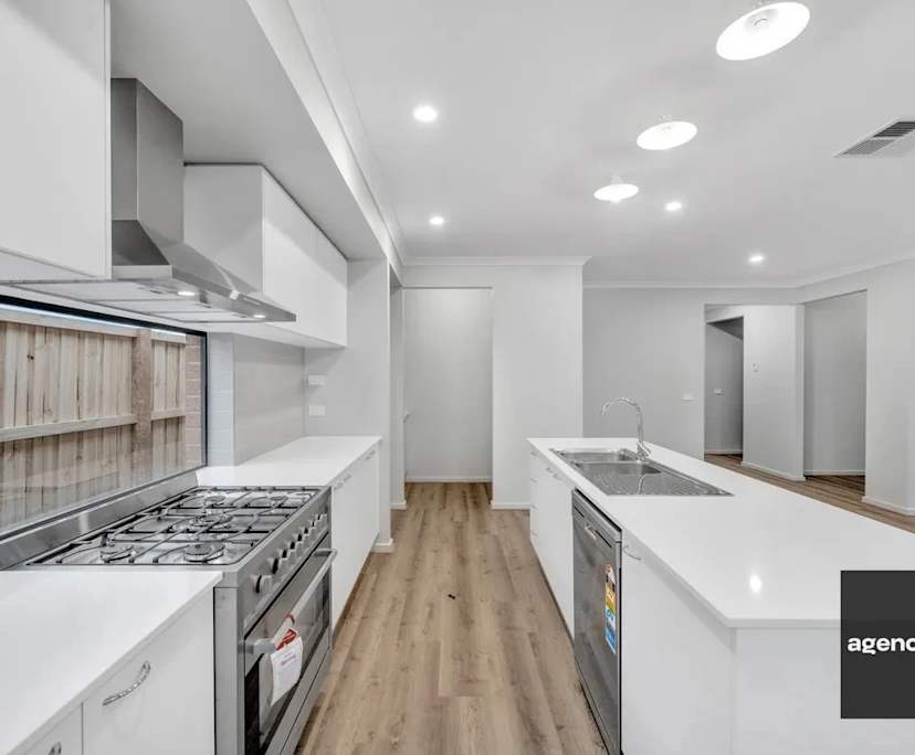 $220, Share-house, 4 bathrooms, Mambourin VIC 3024