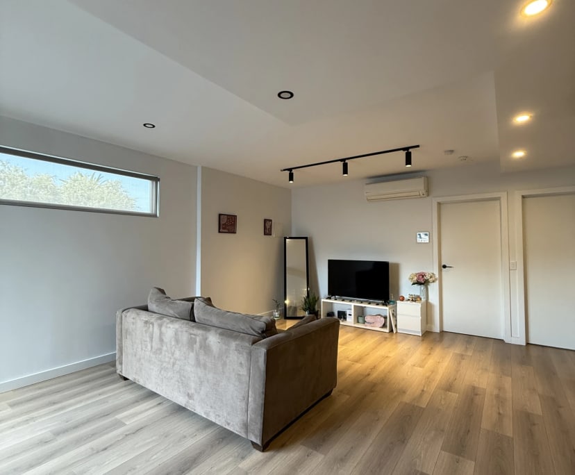 Unfurnished room in a flatshare