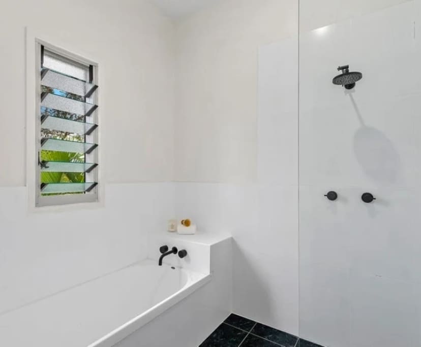 $300, Homestay, 4 bathrooms, Bulimba QLD 4171