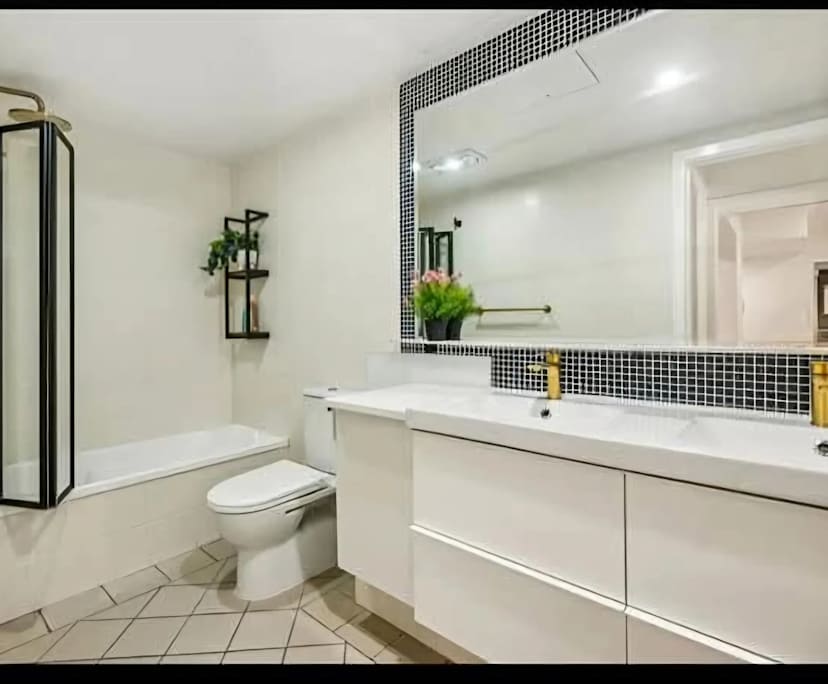 Furnished room in a flatshare