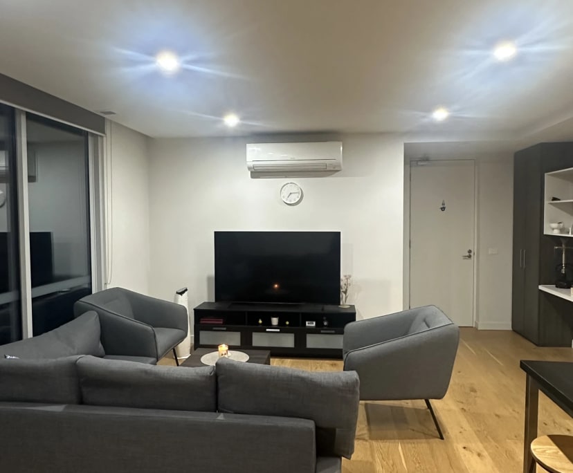 Unfurnished room with ensuite in a flatshare