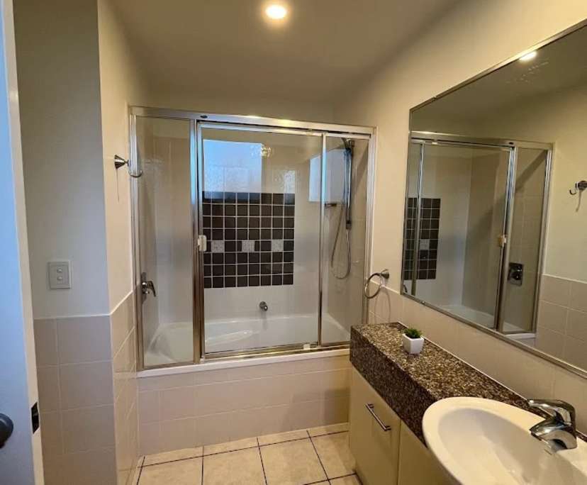 $320, Flatshare, 3 bathrooms, Alexandra Headland QLD 4572