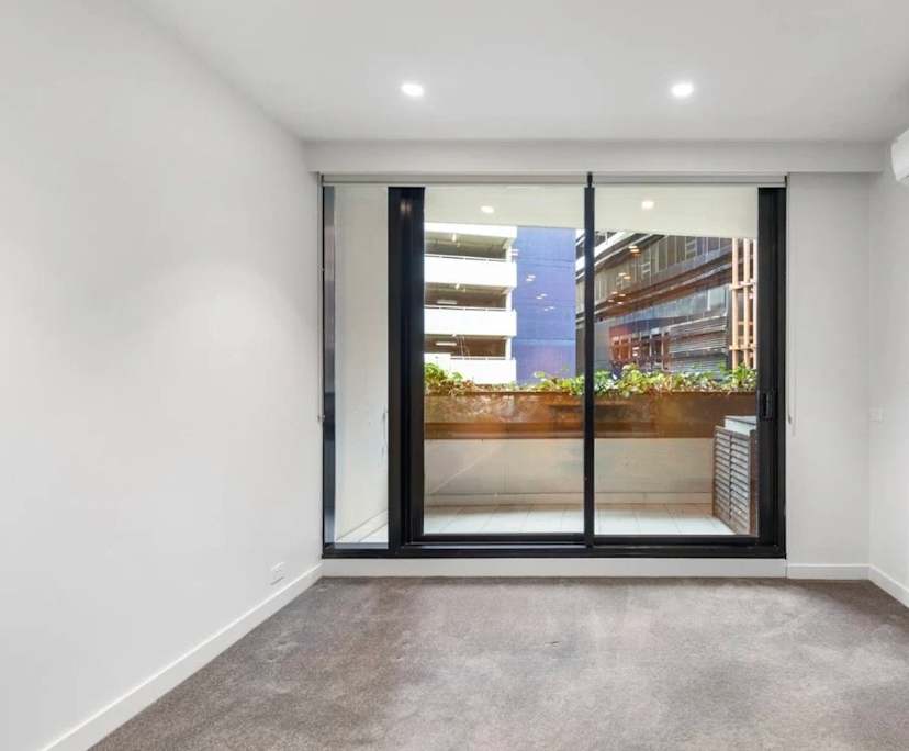 Unfurnished room with own bathroom