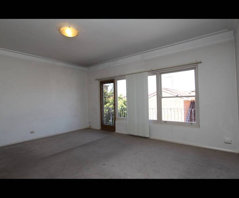 Unfurnished room in a flatshare
