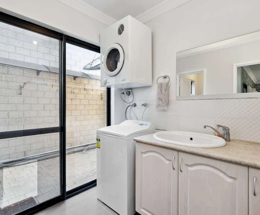 $600-650, Student-accommodation, 3 rooms, Nollamara WA 6051, Nollamara WA 6051
