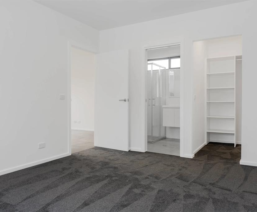 Unfurnished room studio flat for rent