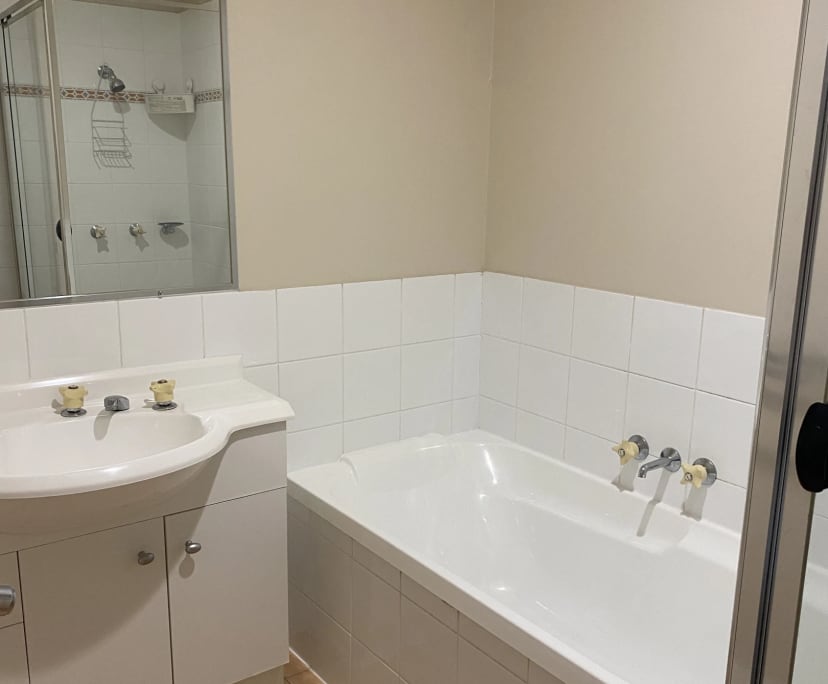 $390, Share-house, 3 bathrooms, Pacific Pines QLD 4211