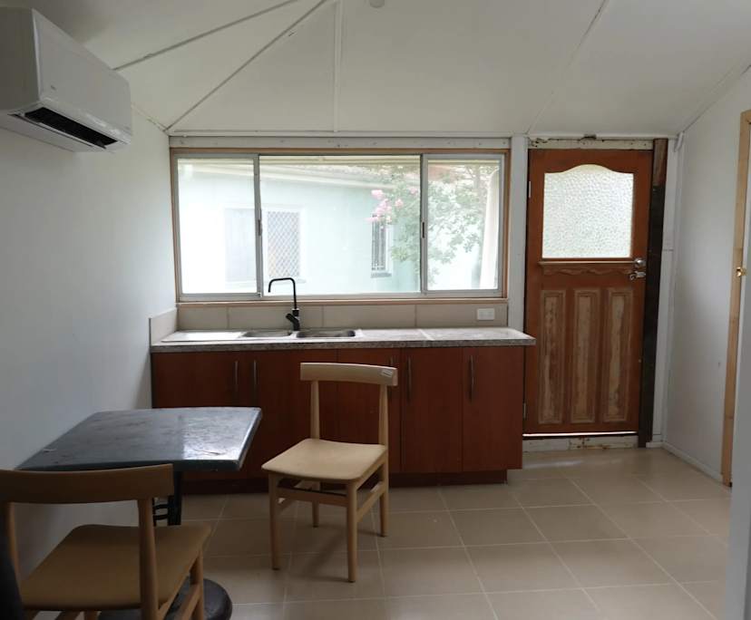 $300, Studio, 1 bathroom, Mitchelton QLD 4053