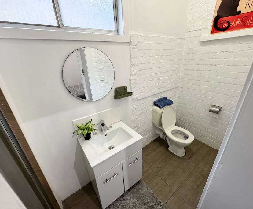 $500, 1-bed, 1 bathroom, St Kilda VIC 3182