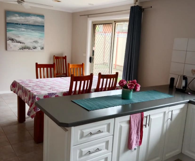 $350, Share-house, 3 bathrooms, Mill Park VIC 3082