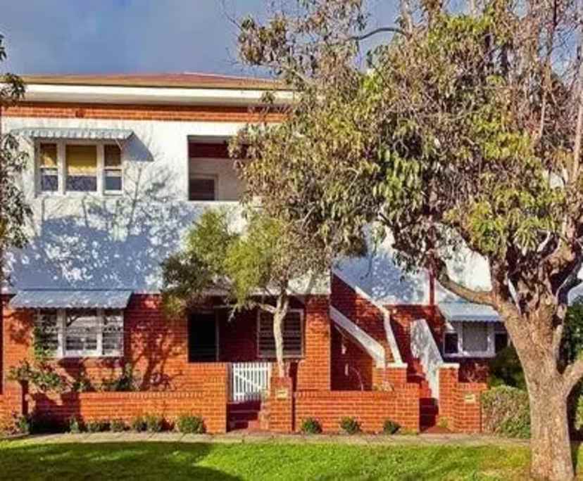 Unfurnished room in a flatshare