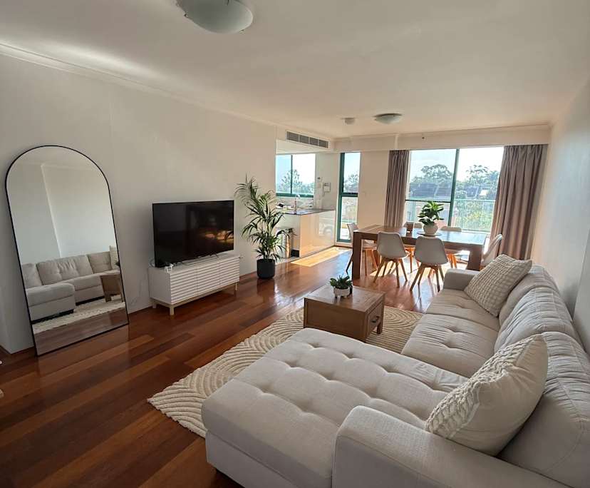 Furnished room with ensuite in a flatshare