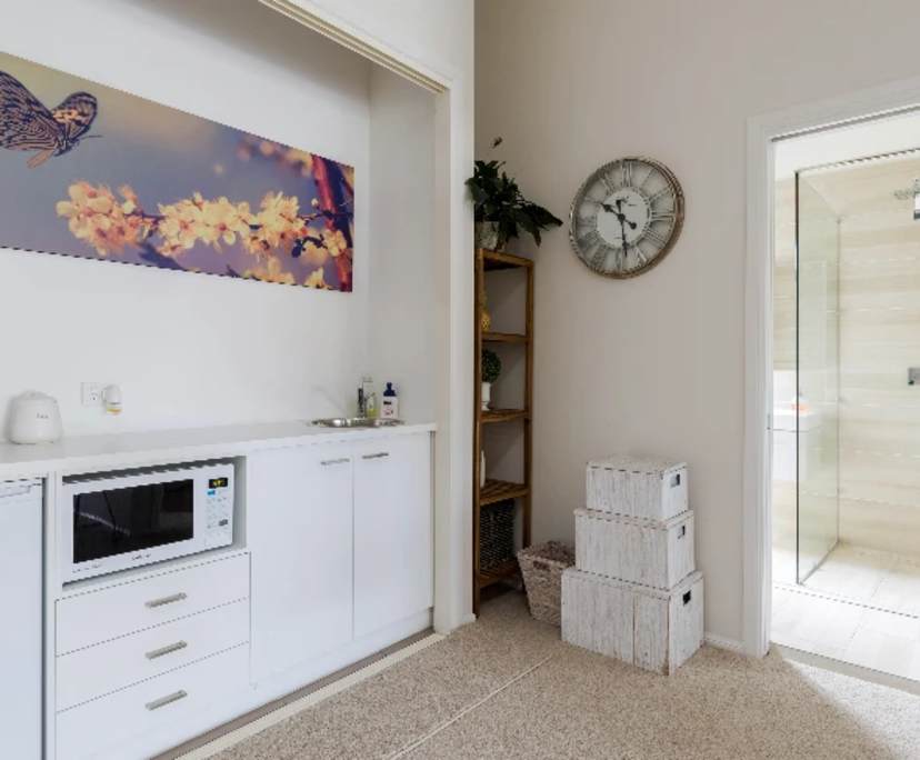 $550, Granny-flat, 1 bathroom, Broadbeach Waters QLD 4218