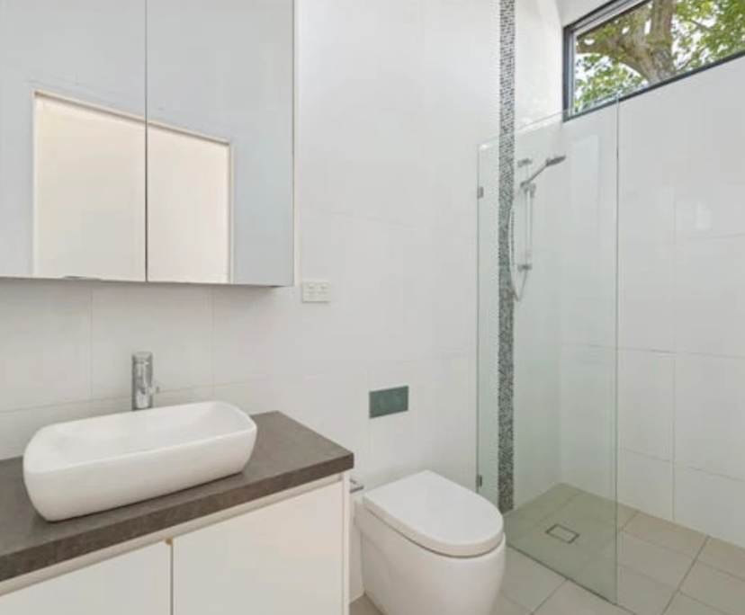 Unfurnished room with ensuite in a flatshare