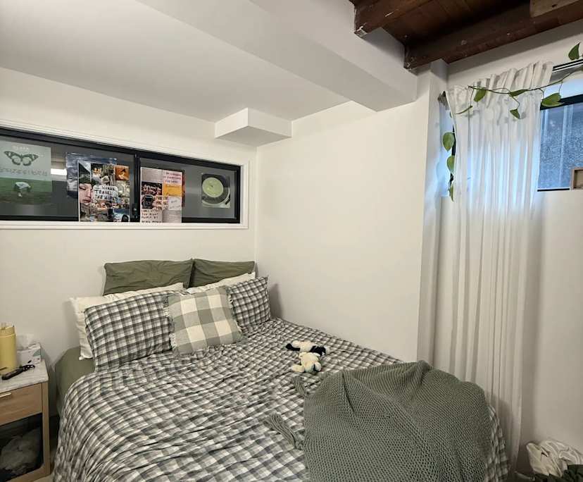 $230, Share-house, 4 bathrooms, Holland Park West QLD 4121