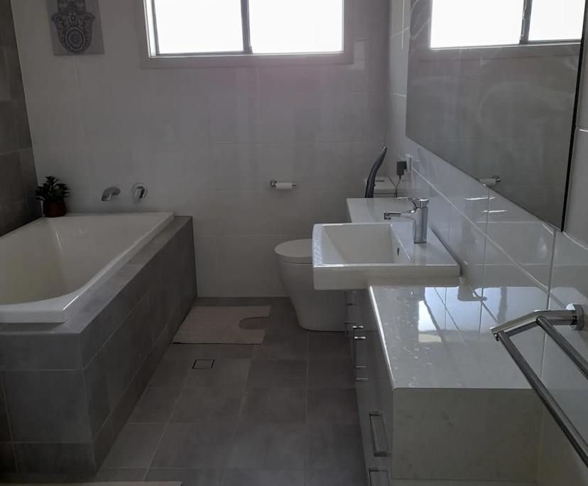 $300, Homestay, 4 bathrooms, Underdale SA 5032