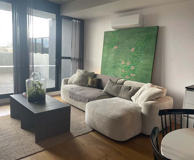 Unfurnished room in a flatshare