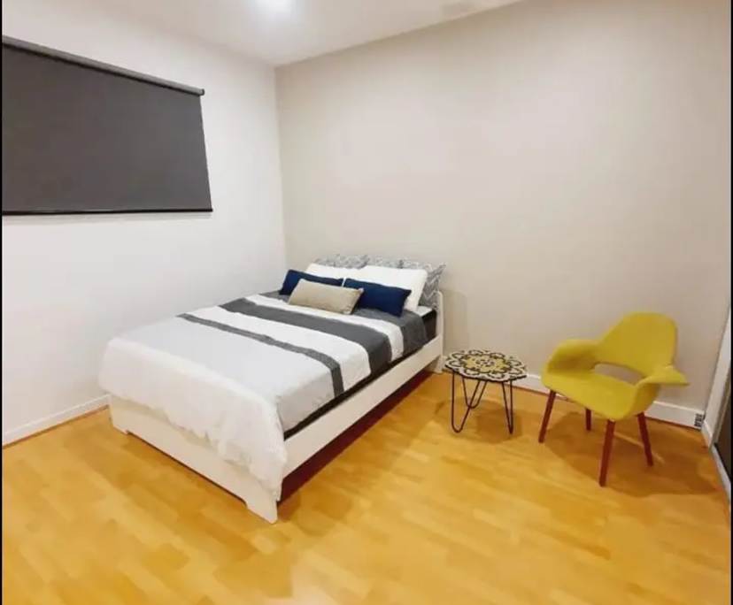 Furnished room in a flatshare