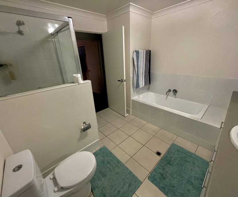 $250, Share-house, 2 bathrooms, Alexandra Headland QLD 4572