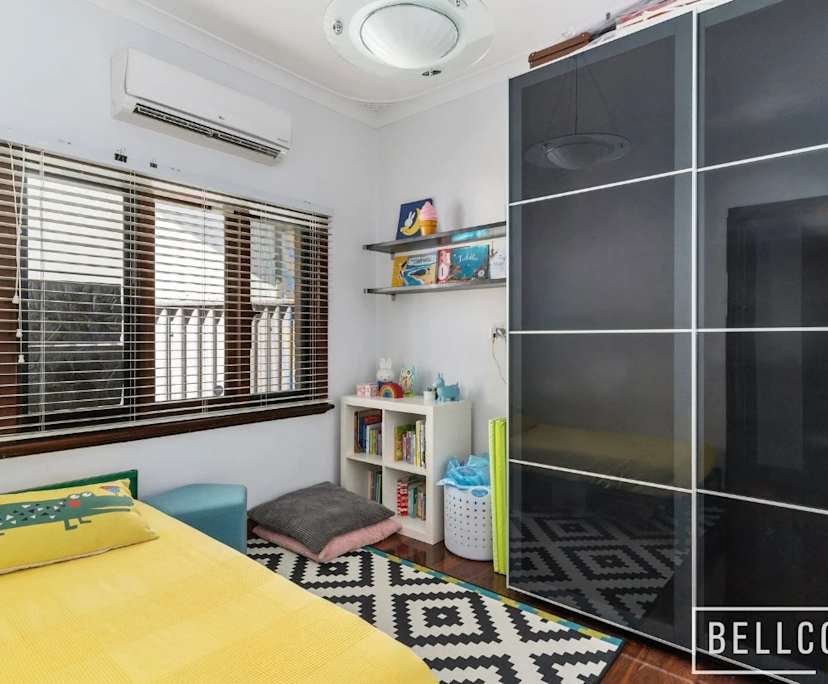 Room in a share house