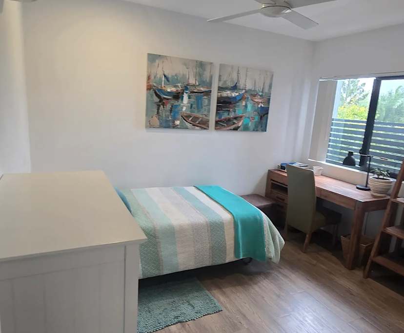Furnished room in a flatshare