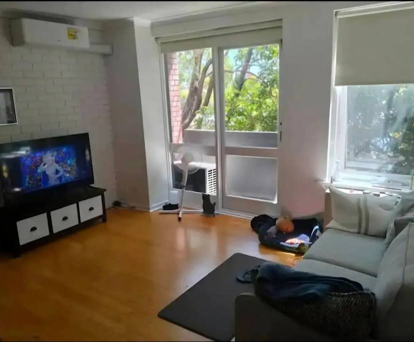 Furnished room in a flatshare