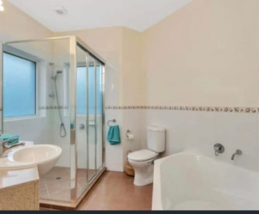Unfurnished room with ensuite in a flatshare
