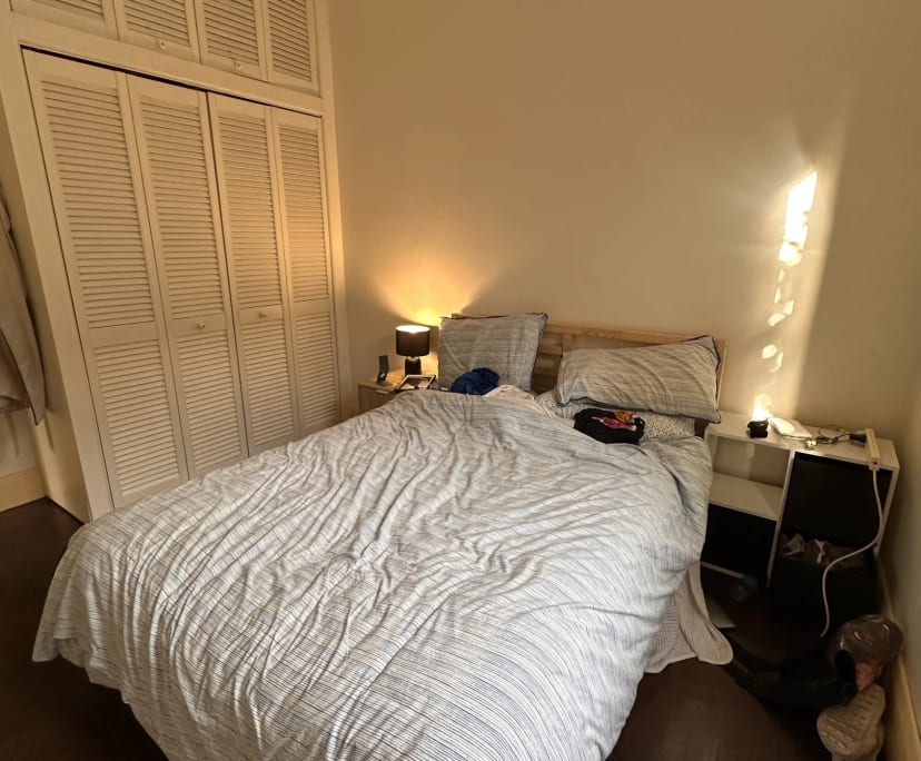 Furnished room in a share house