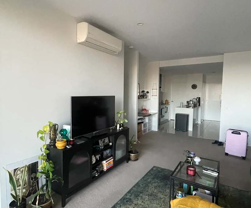 Furnished room with ensuite in a flatshare