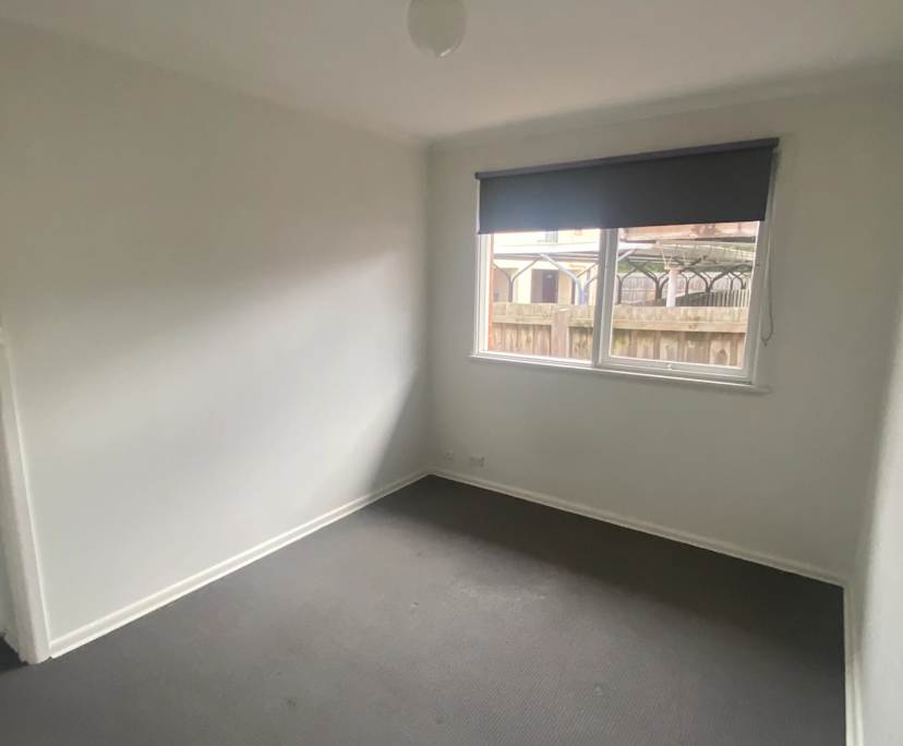 Unfurnished room in a flatshare