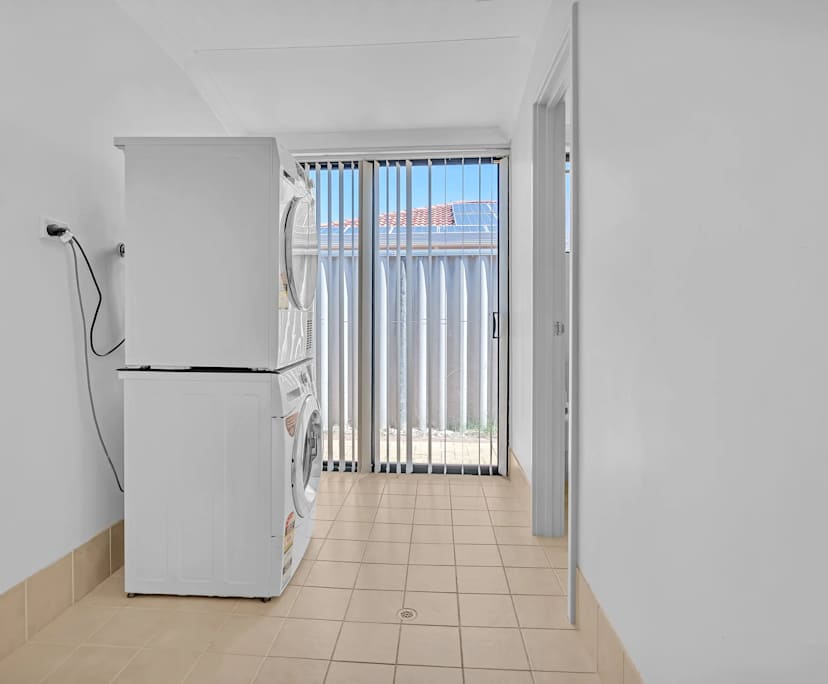 $350, Share-house, 4 bathrooms, Bennett Springs WA 6063