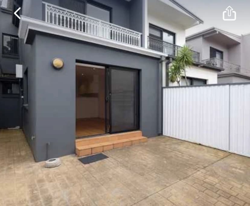 $515, Granny-flat, 1 bathroom, Zetland NSW 2017
