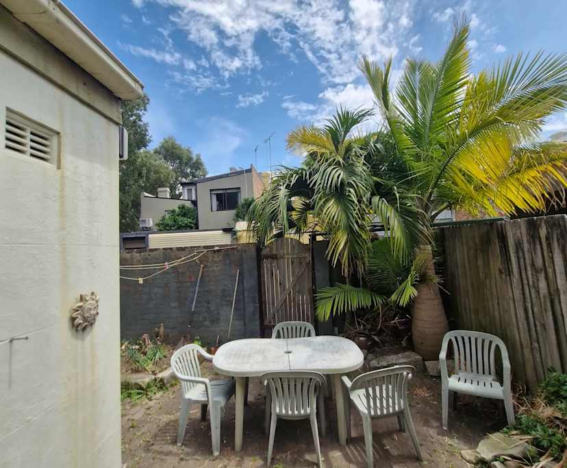 Furnished room in a flatshare