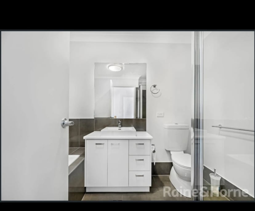$300, Student-accommodation, 3 bathrooms, Strathpine QLD 4500