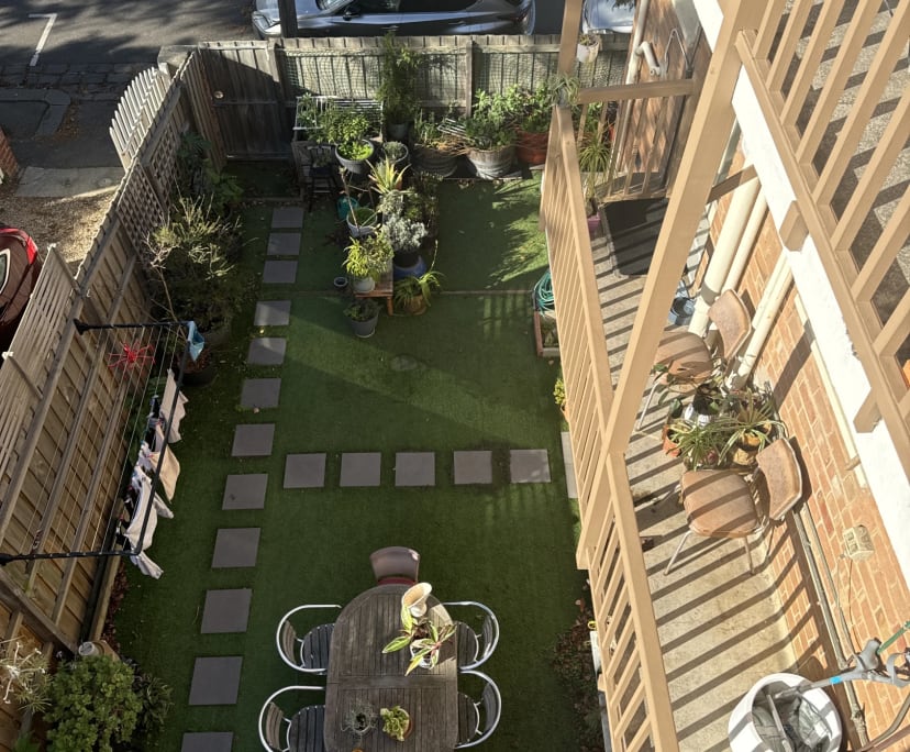 Furnished room in a flatshare