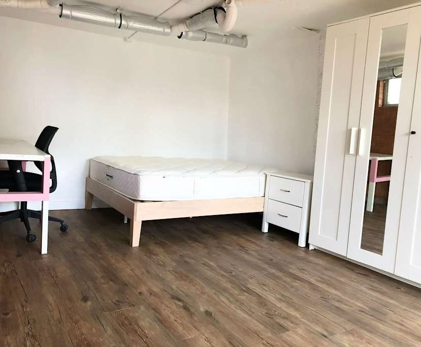 Furnished room in a share house