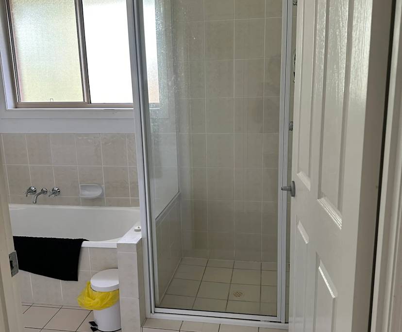 $350, Share-house, 4 bathrooms, Molendinar QLD 4214