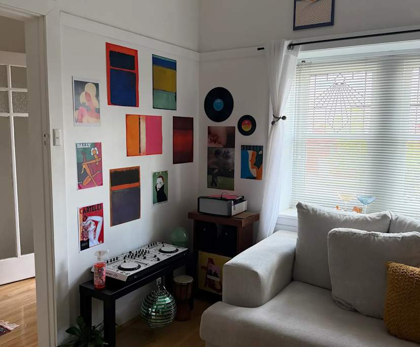 $1,300, Homestay, 2 bathrooms, Kingsgrove NSW 2208