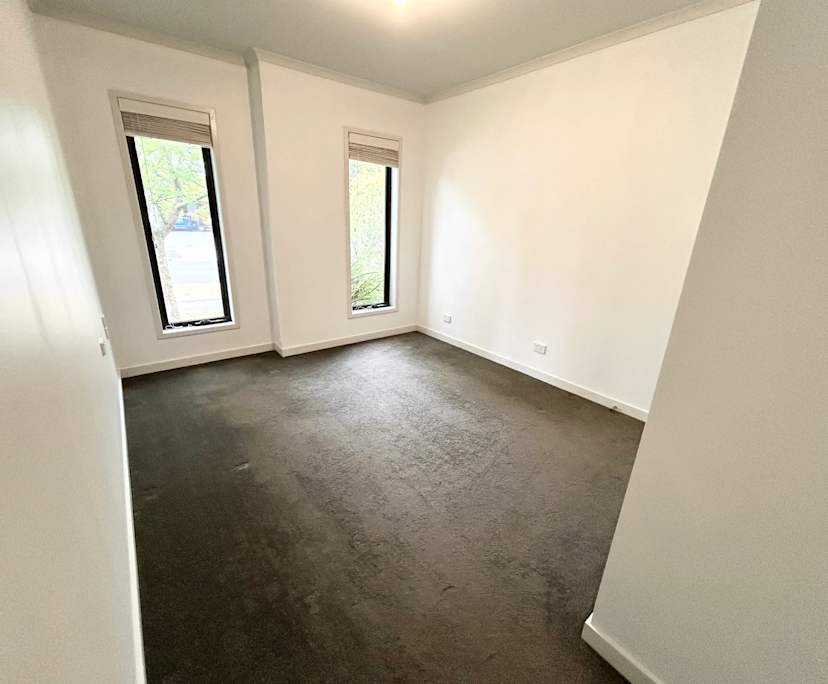 Unfurnished room with own bathroom