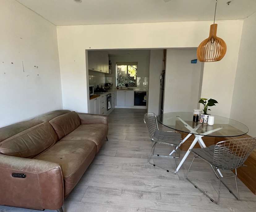 $250, Flatshare, 2 bathrooms, The Hill NSW 2300