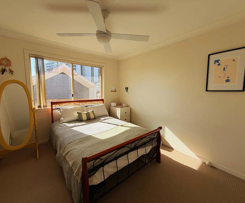 Furnished room in a flatshare