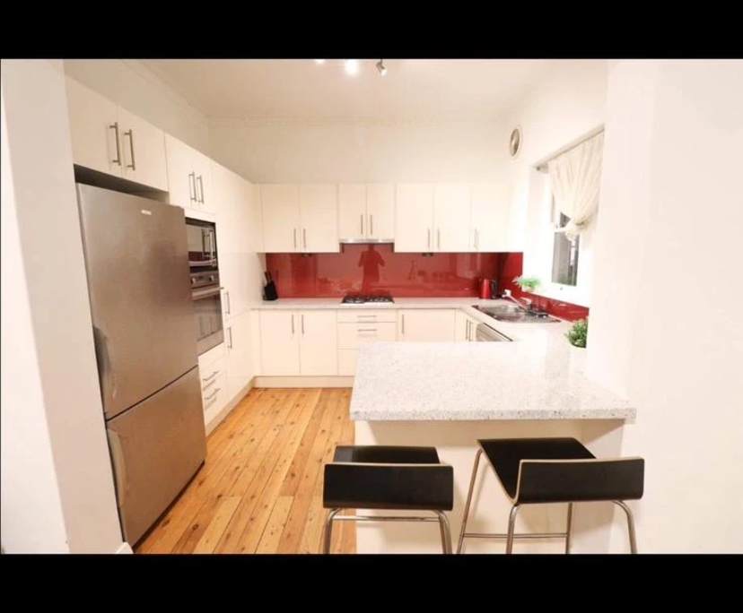 Furnished room in a flatshare