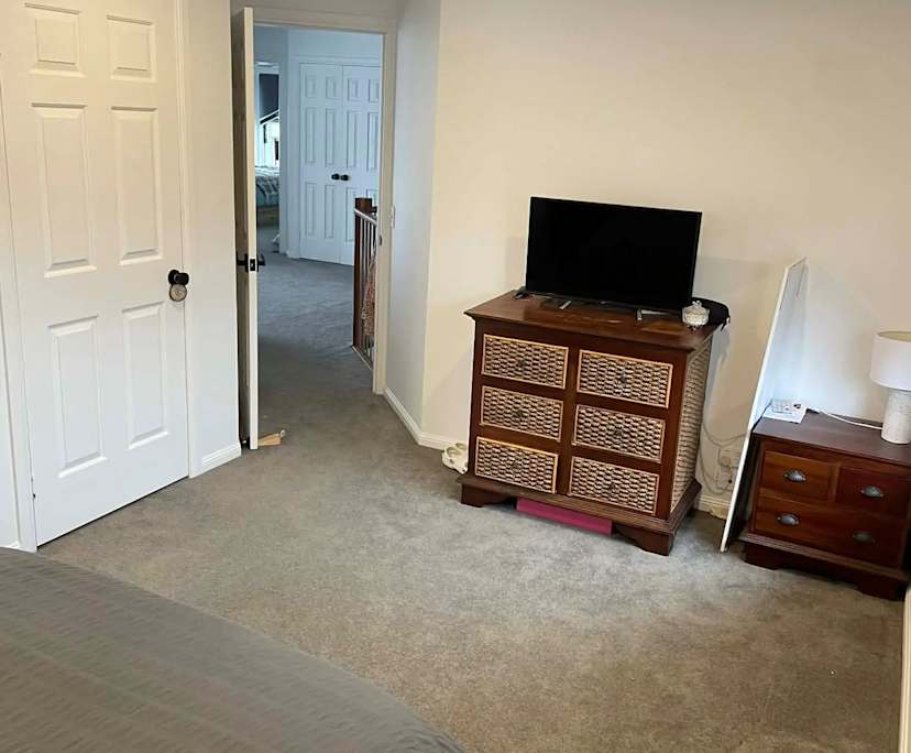 $350, Share-house, 5 bathrooms, Runaway Bay QLD 4216