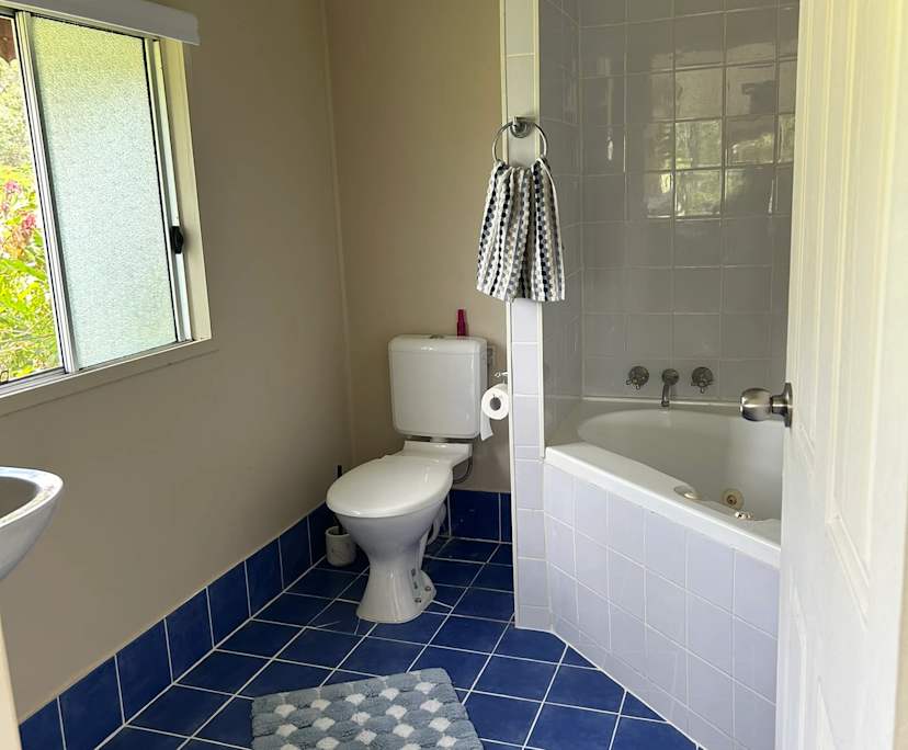 $350, Share-house, 4 bathrooms, Howard QLD 4659