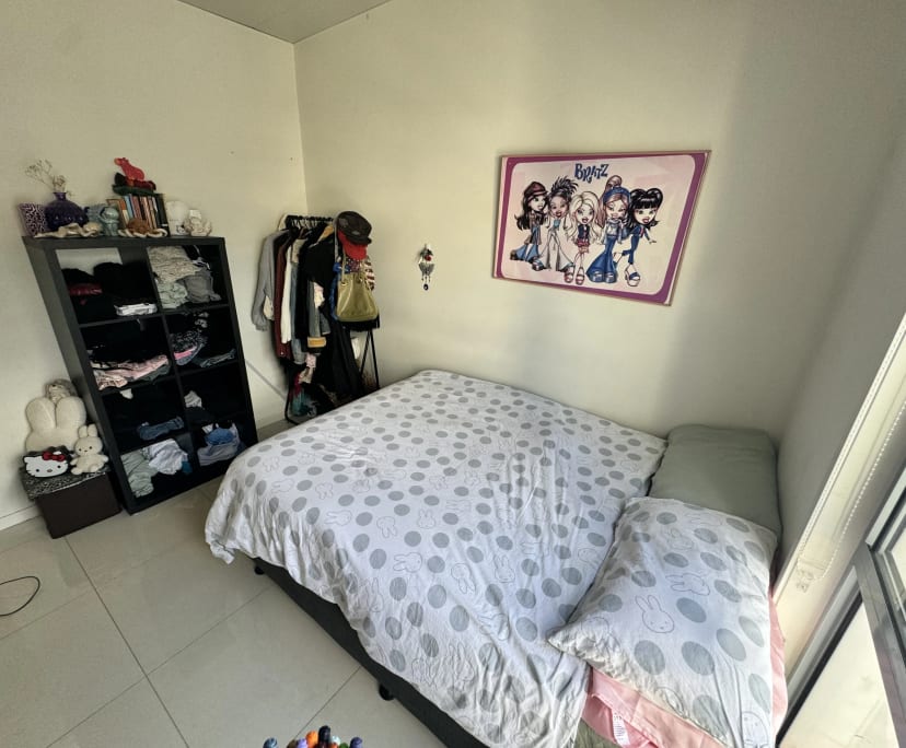 Unfurnished room in a flatshare